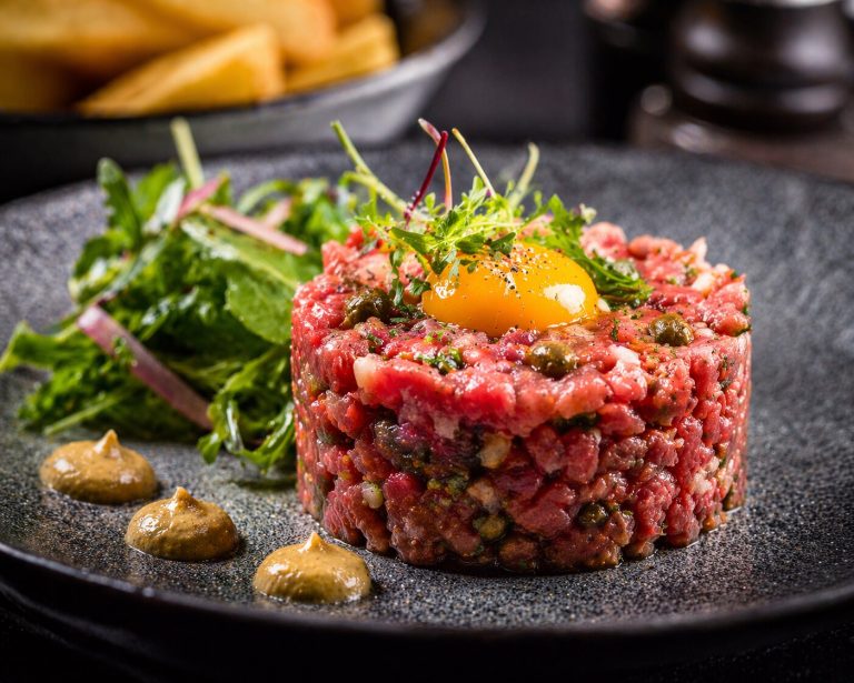 Tartare de bœuf et herbes fraîches